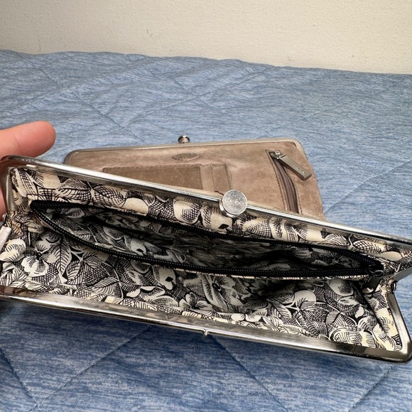 Hobo Est. 1991 Taupe Leather Kisslock Clutch Wallet Floral Interior Tan Black - Picture 5 of 11